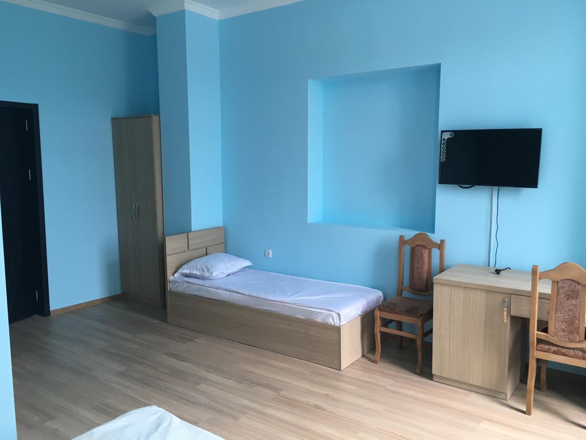 Kmg Hotel Khashuri Bagian luar foto