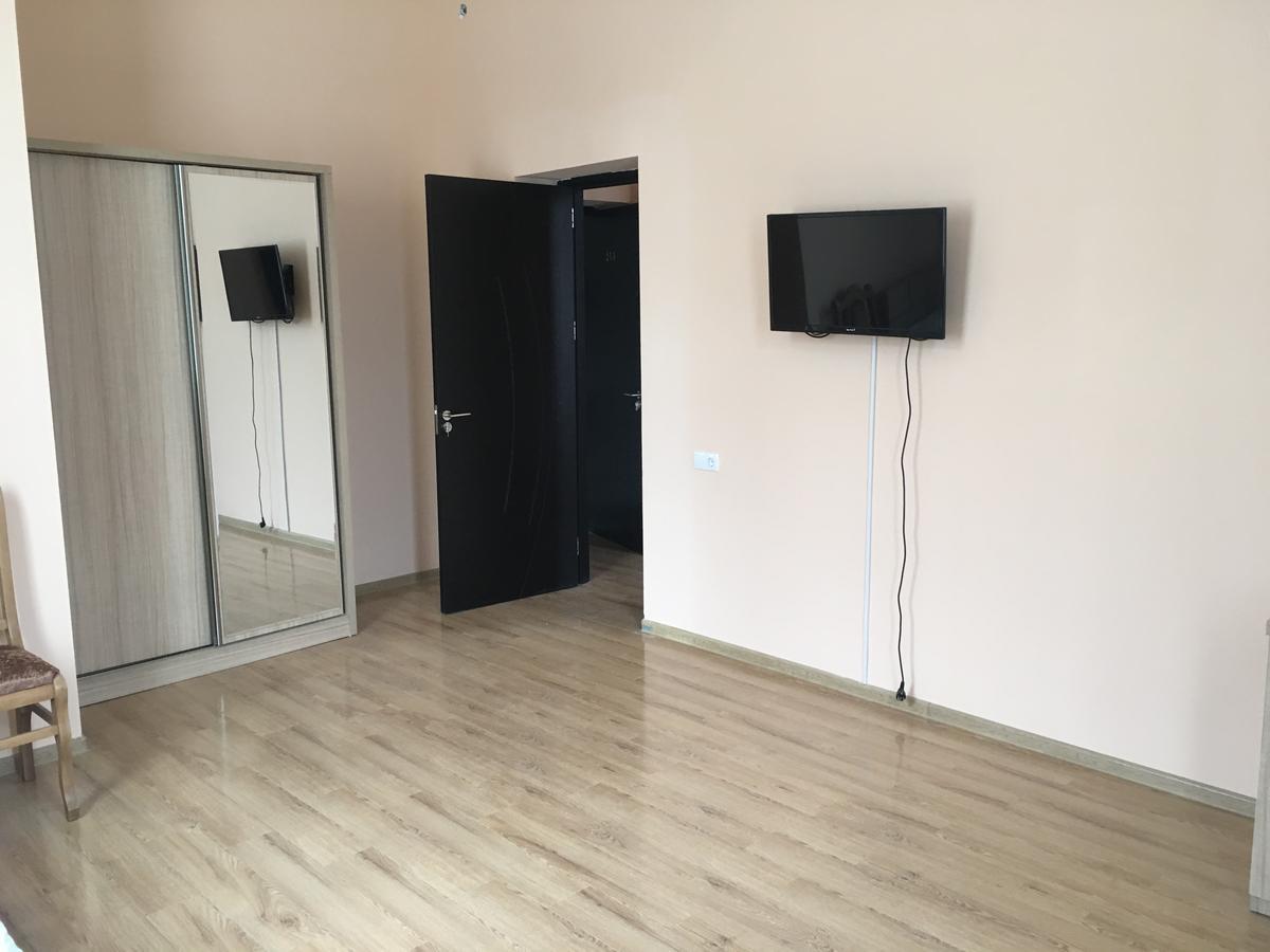 Kmg Hotel Khashuri Bagian luar foto