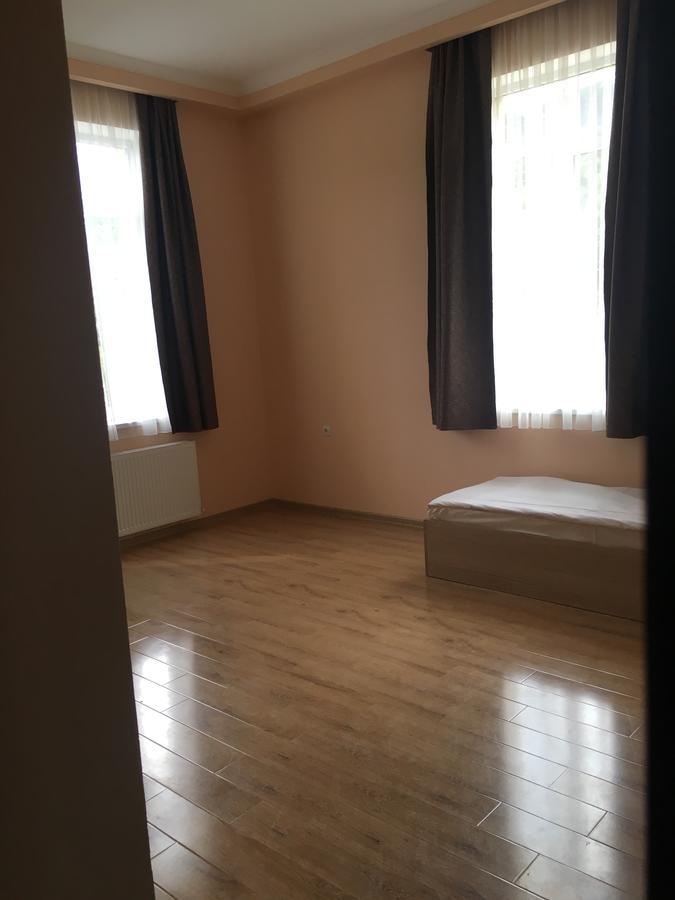 Kmg Hotel Khashuri Bagian luar foto